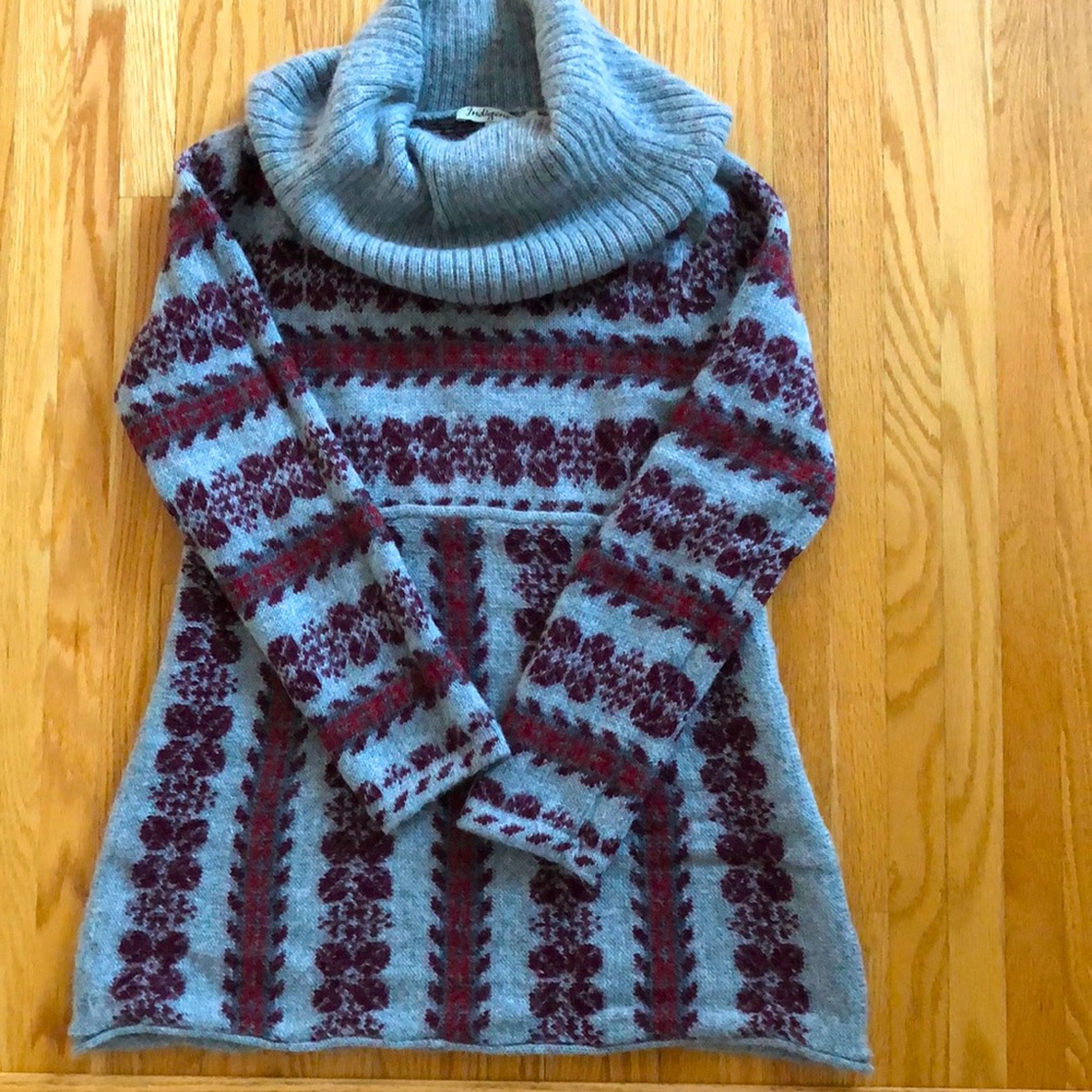 100% Alpaca sweater.  Size small.